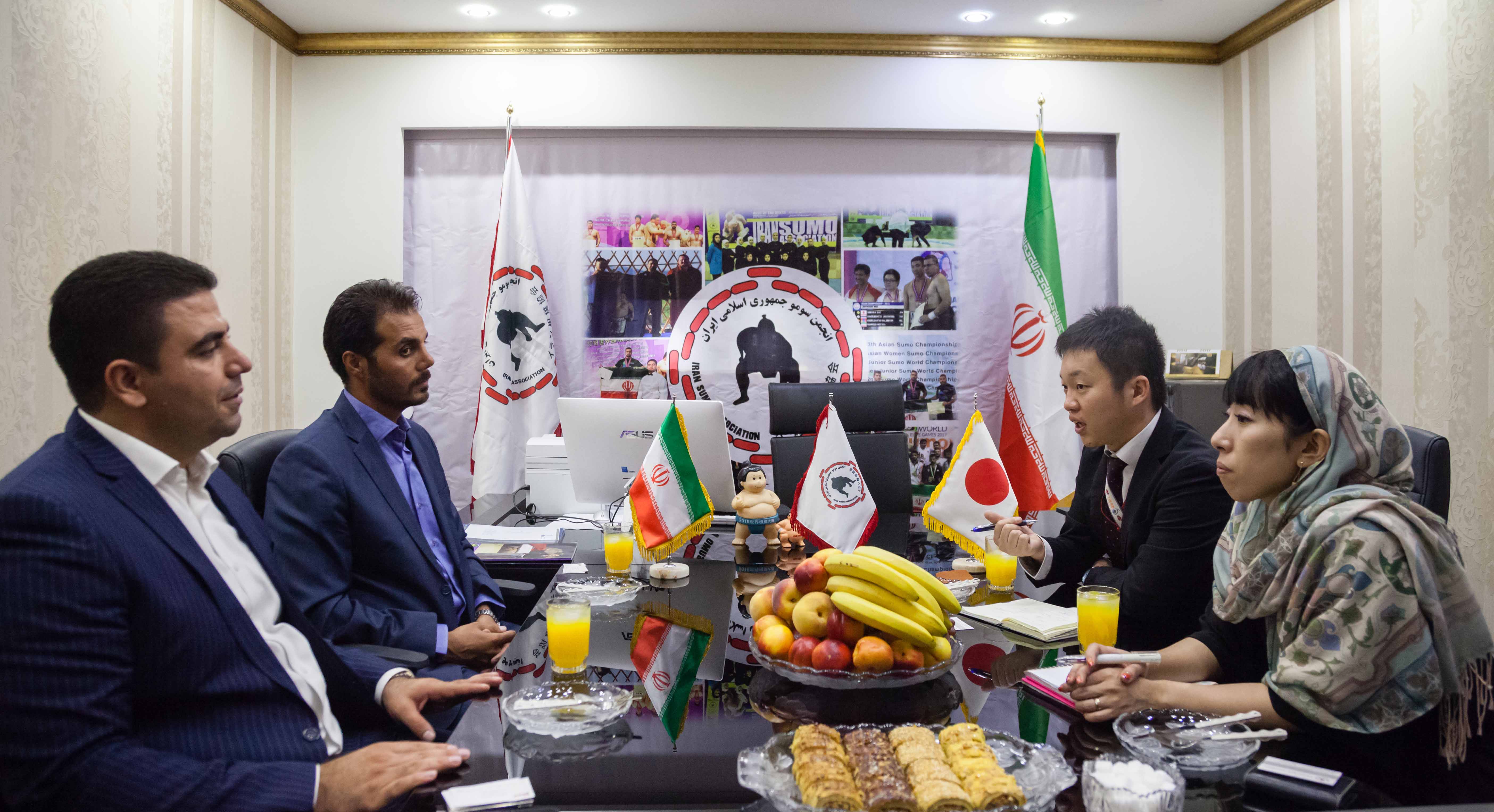 دیدار دیپلمات‌های سفارت ژاپن در تهران با بنیانگذار سومو